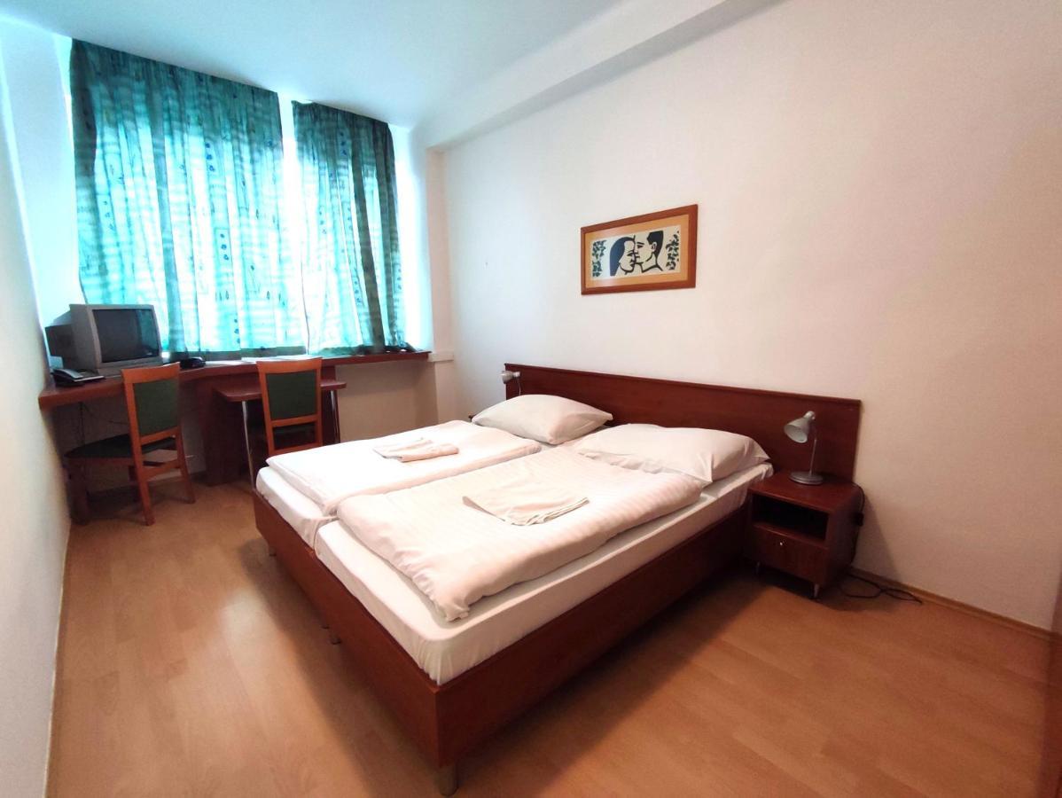 Hotel Jurki Dom Bratislava Eksteriør bilde